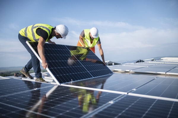Full-Service Commercial Solar Panel ad Battery Company